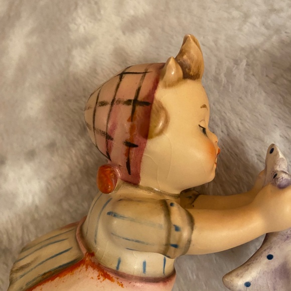 HUMMEL WASH DAY VINTAGE 5 3/4 INCH TALL 2 1/4 INCH WIDE - Picture 13 of 16